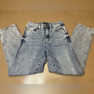 SIMPLE SOCIETY Jeans 5/27
Women’s Blue Mom Jean High Rise
